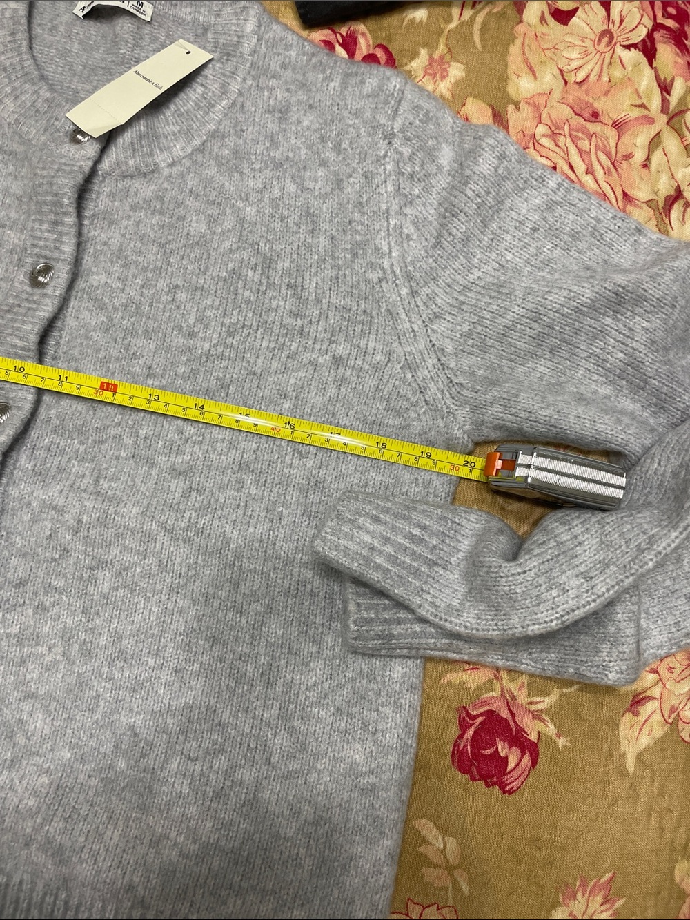 Abercrombie & Fitch Light Gray Women's Cardigan Size M NWT - Picture 4 of 5